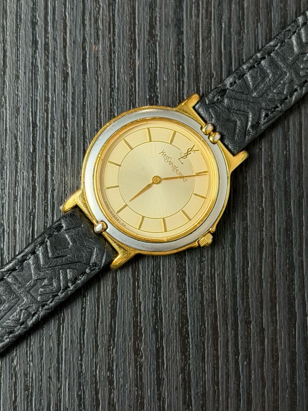 Vintage 1993 Yves Saint Laurent 2200-228481 Womenโs Watch - Very Good Condition